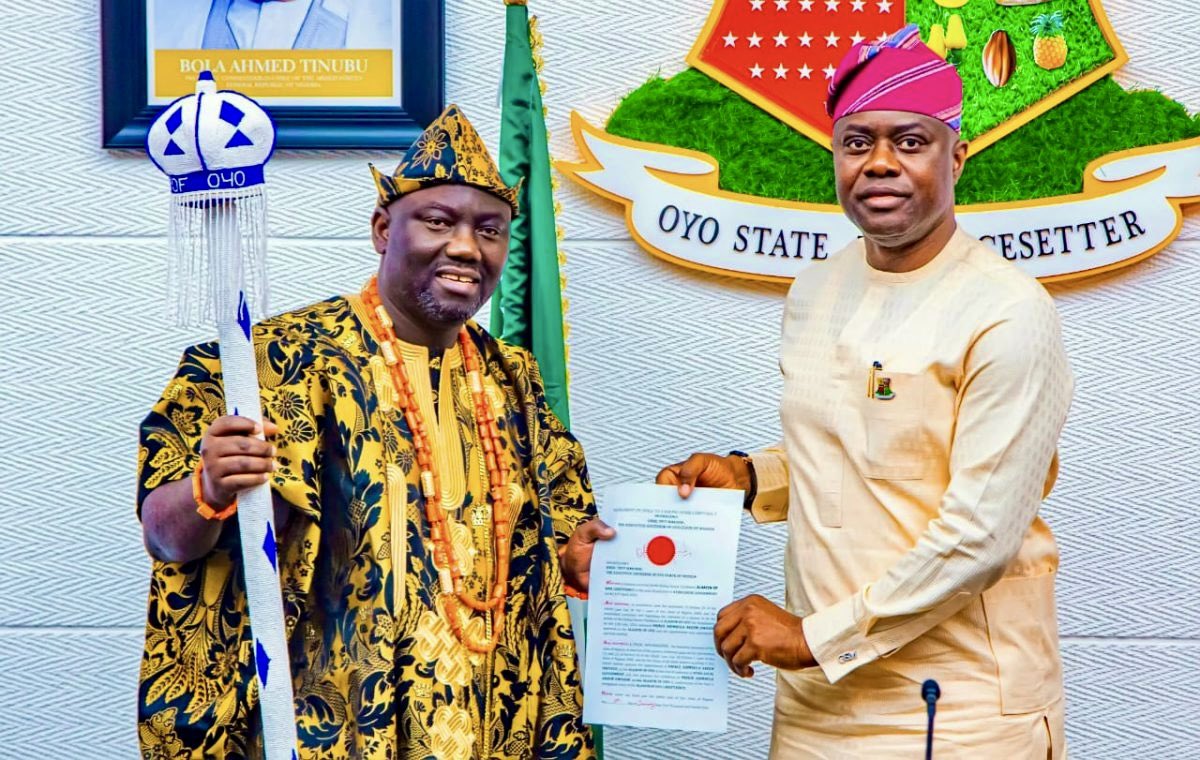 20250113_125027 Governor Makinde Presents Instruments of Office to the 46th Alaafin of Oyo, Prince Akeem Abimbola Owoade. √√√ Newzspy.