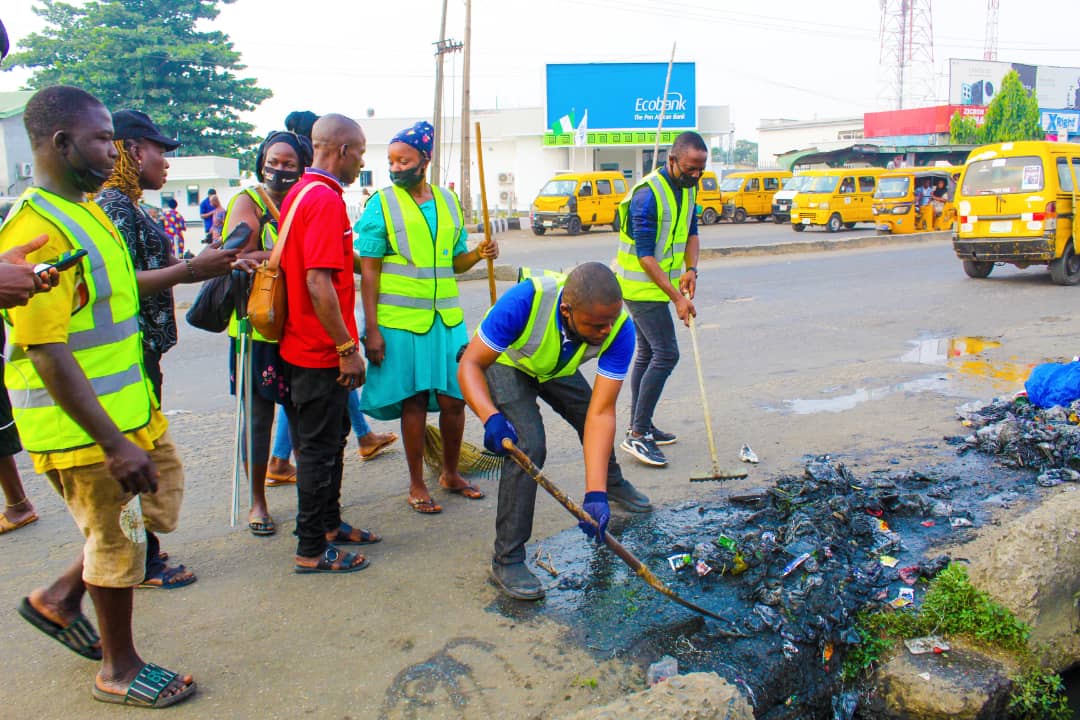 IMG-20250102-WA0034 Youth-Driven Initiative: Clean-Up Ojodu Community Service Shines Despite Challenges Ojodu, Lagos. √√√ Newzspy.